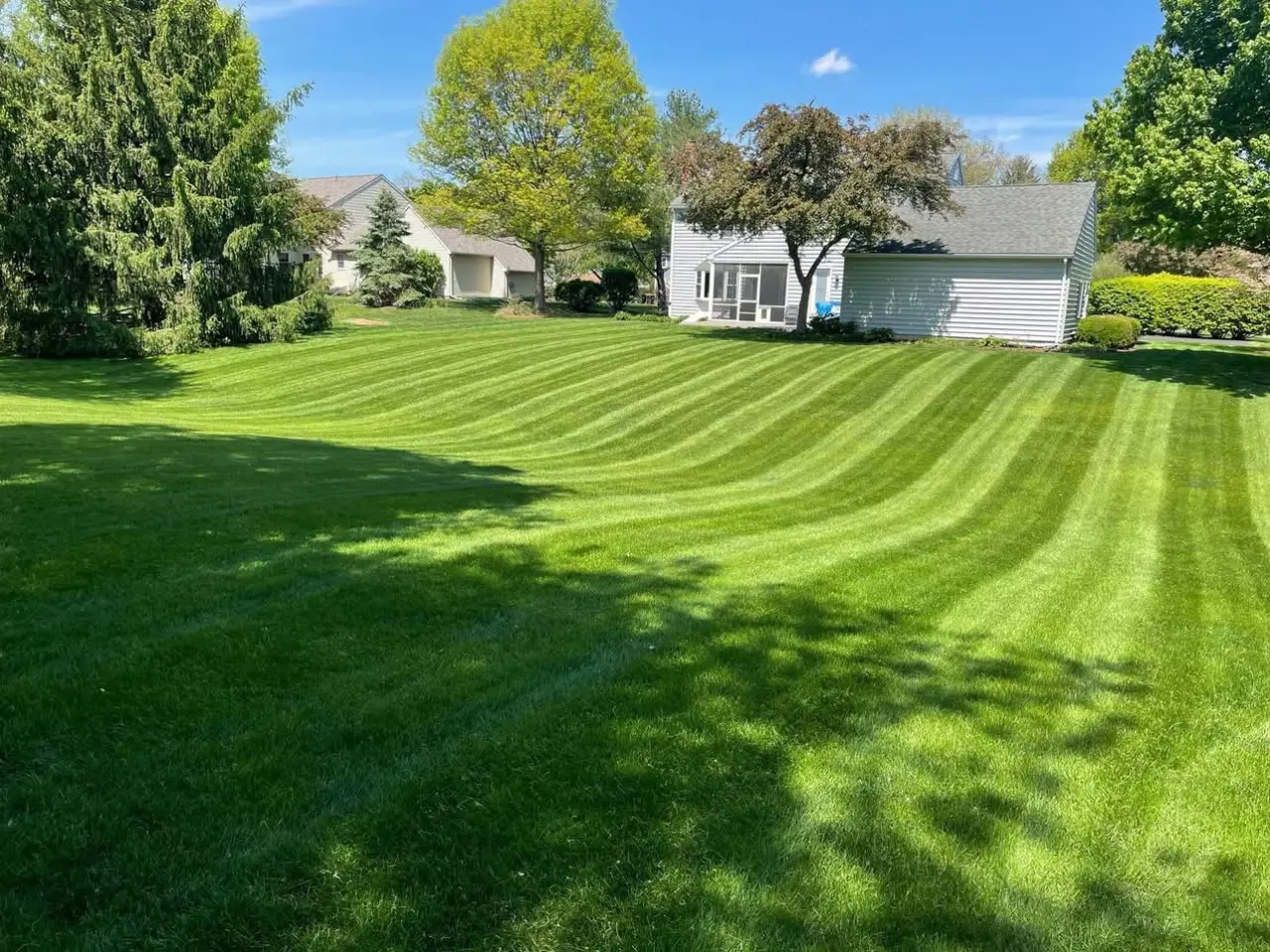 Lawn mowing Connecticut - Roland's